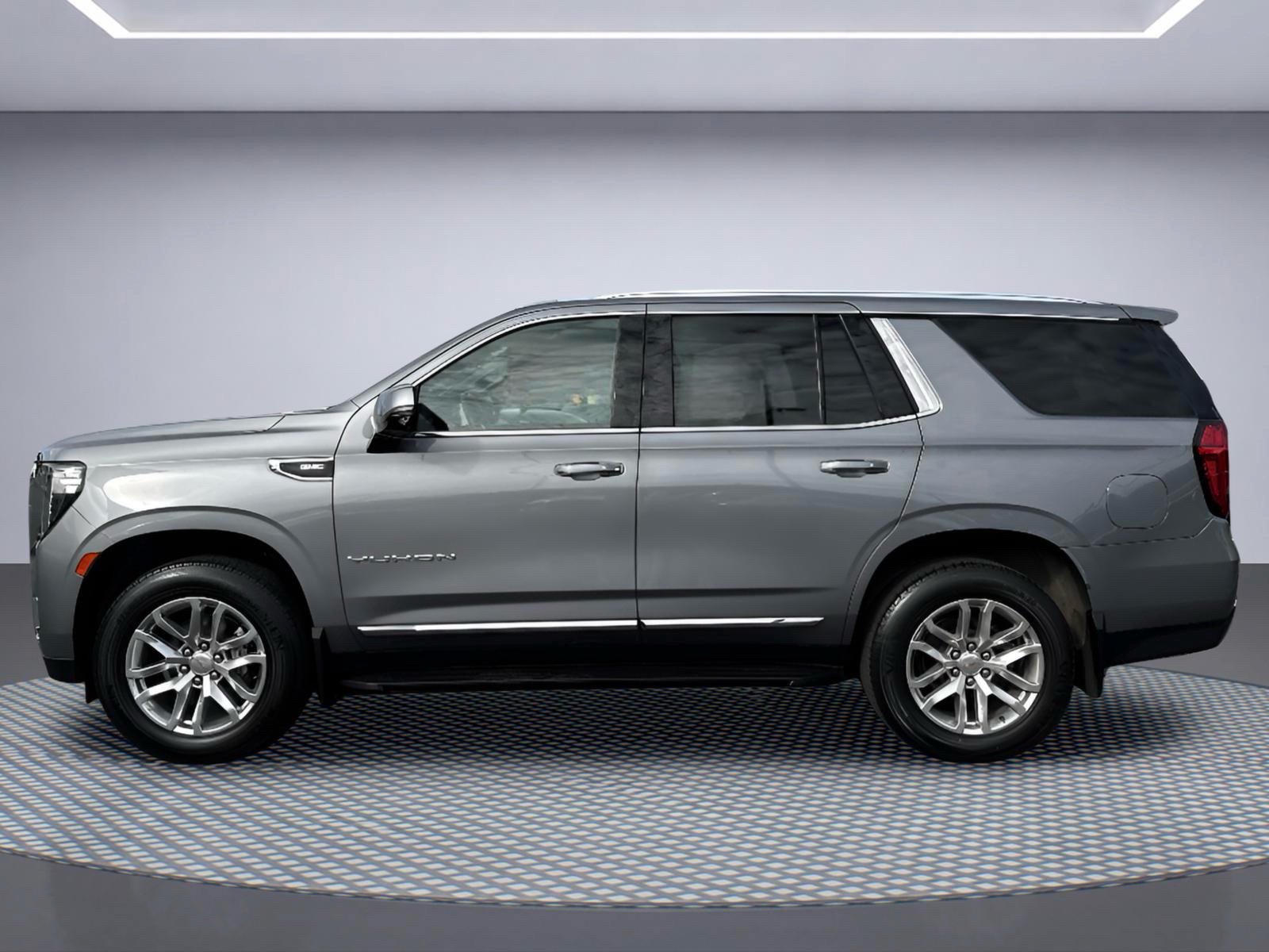 Used 2022 GMC Yukon SLT w/ SLT Luxury Package AWD/4WD image 3