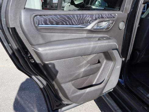 Used 2021 GMC Yukon Denali w/ Denali Premium Package image 32