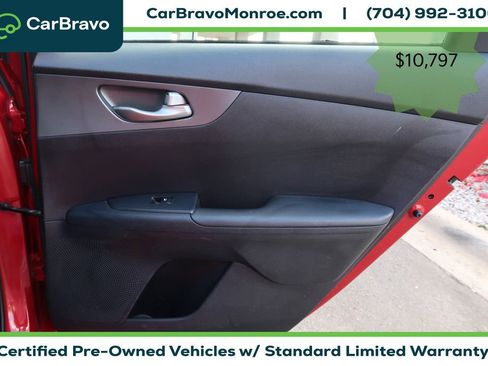 Used 2020 Kia Forte LXS FWD image 33
