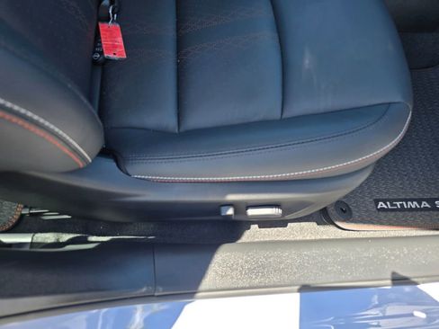 Used 2025 Nissan Altima 2.5 SR w/ SR Premium Package image 26
