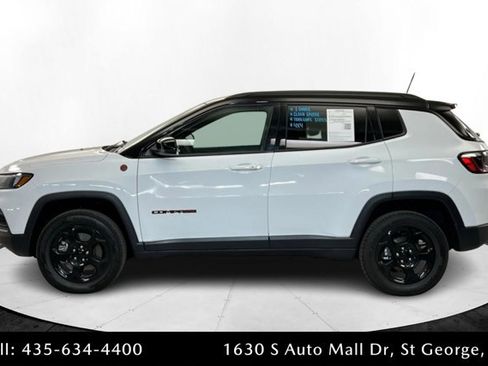 Used 2024 Jeep Compass Trailhawk image 2
