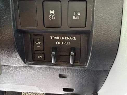 Used 2017 Toyota Tundra SR5 w/ TRD Off Road Package image 9