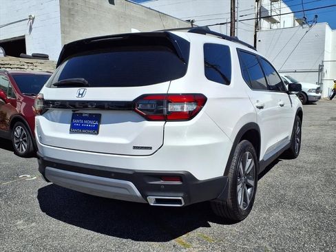 Used 2024 Honda Pilot Touring image 8
