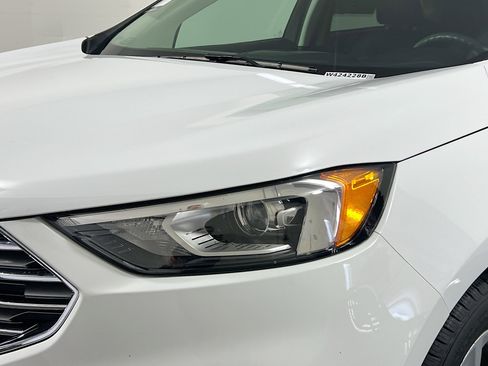 Used 2020 Ford Edge SE image 11