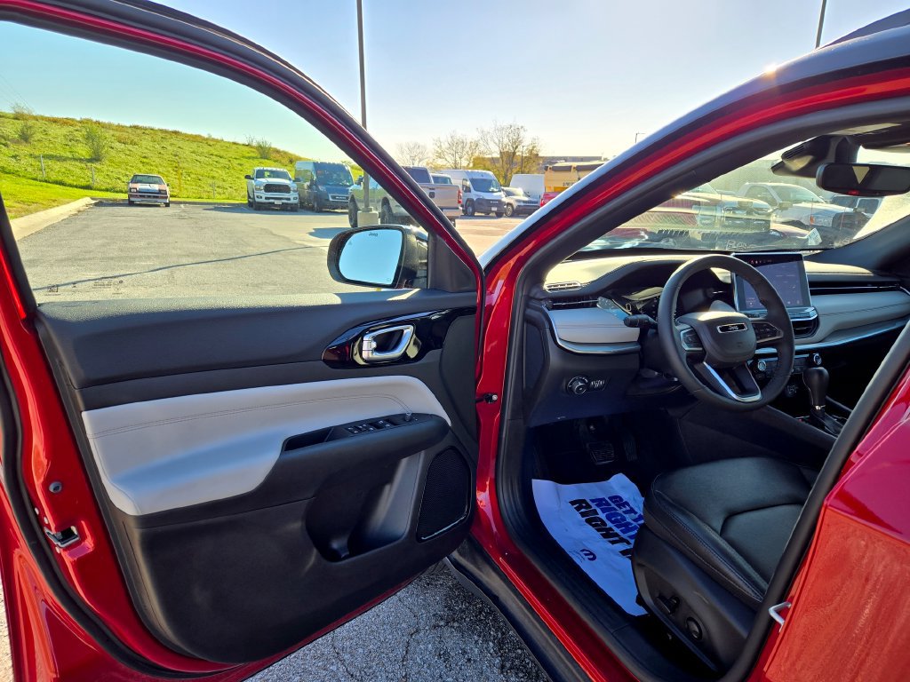 Used 2024 Jeep Compass Limited AWD/4WD image 12