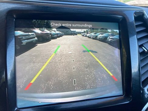 Used 2019 Jeep Cherokee Limited AWD/4WD image 28