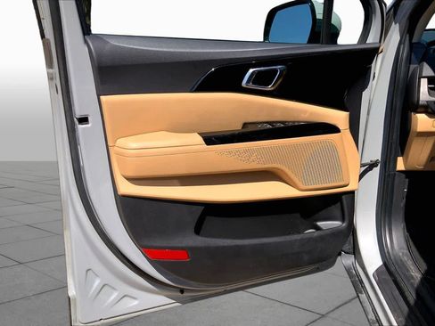 Certified 2024 Kia Carnival EX FWD image 22