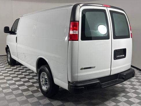 Used 2022 Chevrolet Express 2500 w/ Driver Convenience Package image 7