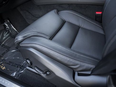 New 2026 Volvo XC60 B5 Ultra w/ Protection Package Premier image 35