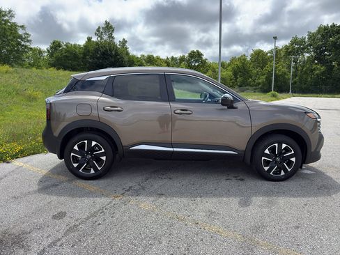 New 2026 Nissan Kicks SV w/ SV Premium Package AWD/4WD image 4