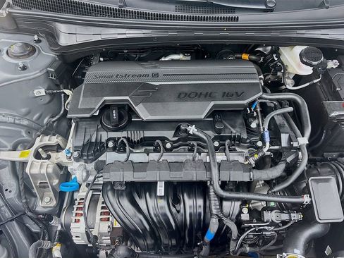 Used 2025 Hyundai Elantra Limited image 32