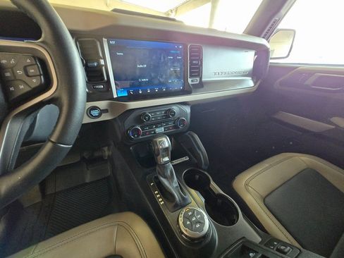 Used 2023 Ford Bronco Wildtrak image 20