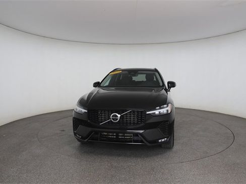 Used 2023 Volvo XC60 B5 Plus image 32