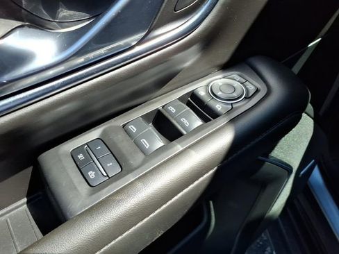 Used 2024 Chevrolet Suburban High Country AWD/4WD image 18