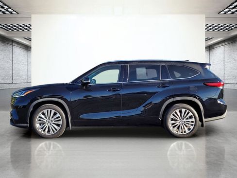Used 2022 Toyota Highlander Platinum image 10