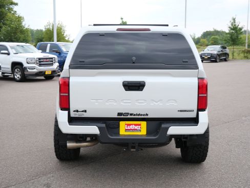 Used 2025 Toyota Tacoma TRD Sport AWD/4WD image 6