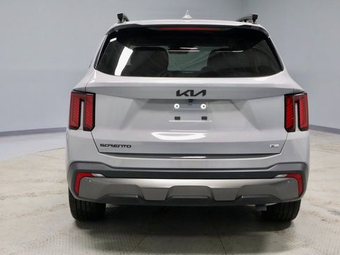 Used 2025 Kia Sorento SX image 12