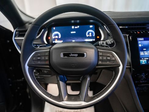 New 2025 Jeep Grand Cherokee Altitude image 28