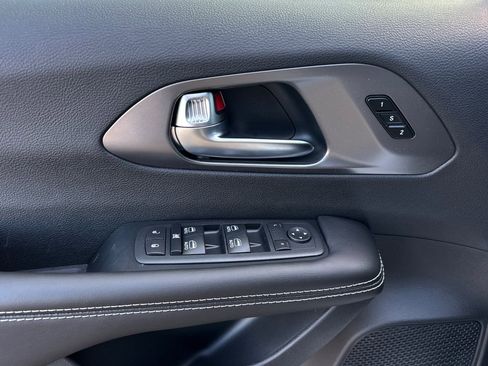 New 2026 Chrysler Pacifica Select image 8