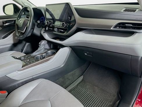 Used 2023 Toyota Highlander Limited image 29