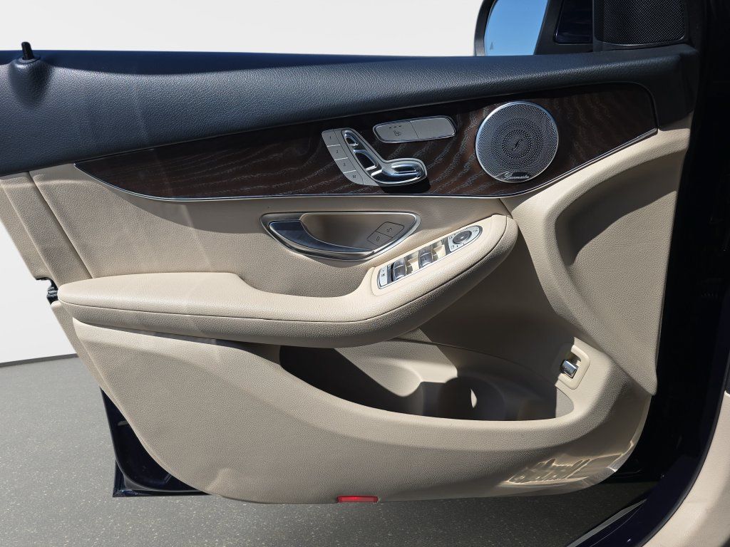 Used 2019 Mercedes-Benz GLC 300 4MATIC image 29