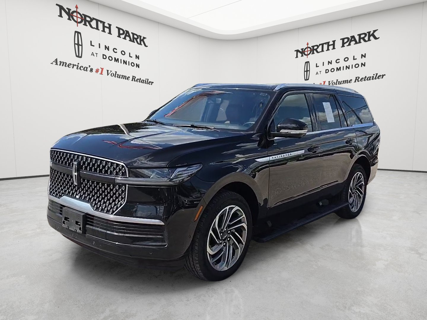 Used 2025 Lincoln Navigator Reserve AWD/4WD image 1