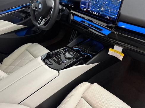 Used 2025 BMW i5 M60 w/ Executive Package image 27