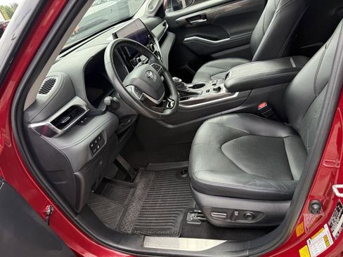 Used 2023 Toyota Highlander Platinum AWD/4WD image 12