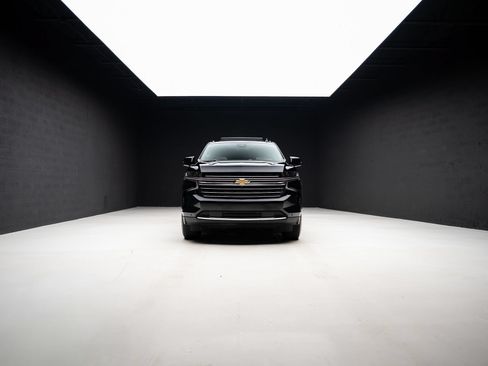Used 2024 Chevrolet Suburban LT w/ Luxury Package RWD image 82