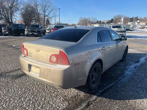 Used 2010 Chevrolet Malibu LS image 2
