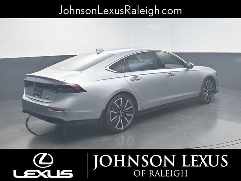 Used 2023 Honda Accord Touring image 9