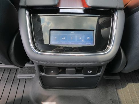 Used 2024 Lincoln Navigator L Reserve AWD/4WD image 21