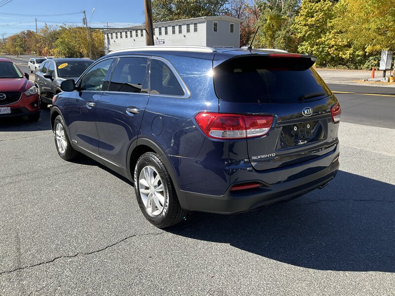 Used 2017 Kia Sorento AWD image 7