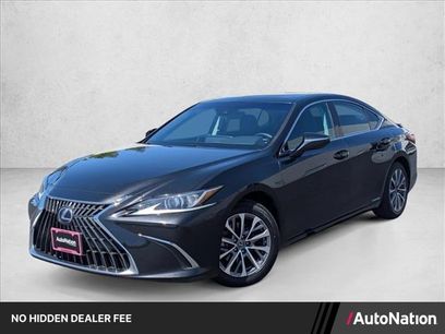 Used 2022 Lexus ES 300h w/ Accessory Package 2