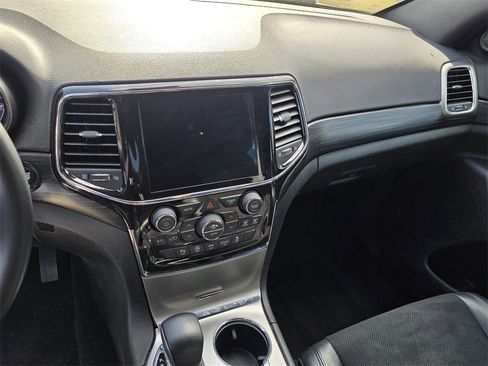 Used 2022 Jeep Grand Cherokee Laredo X image 8