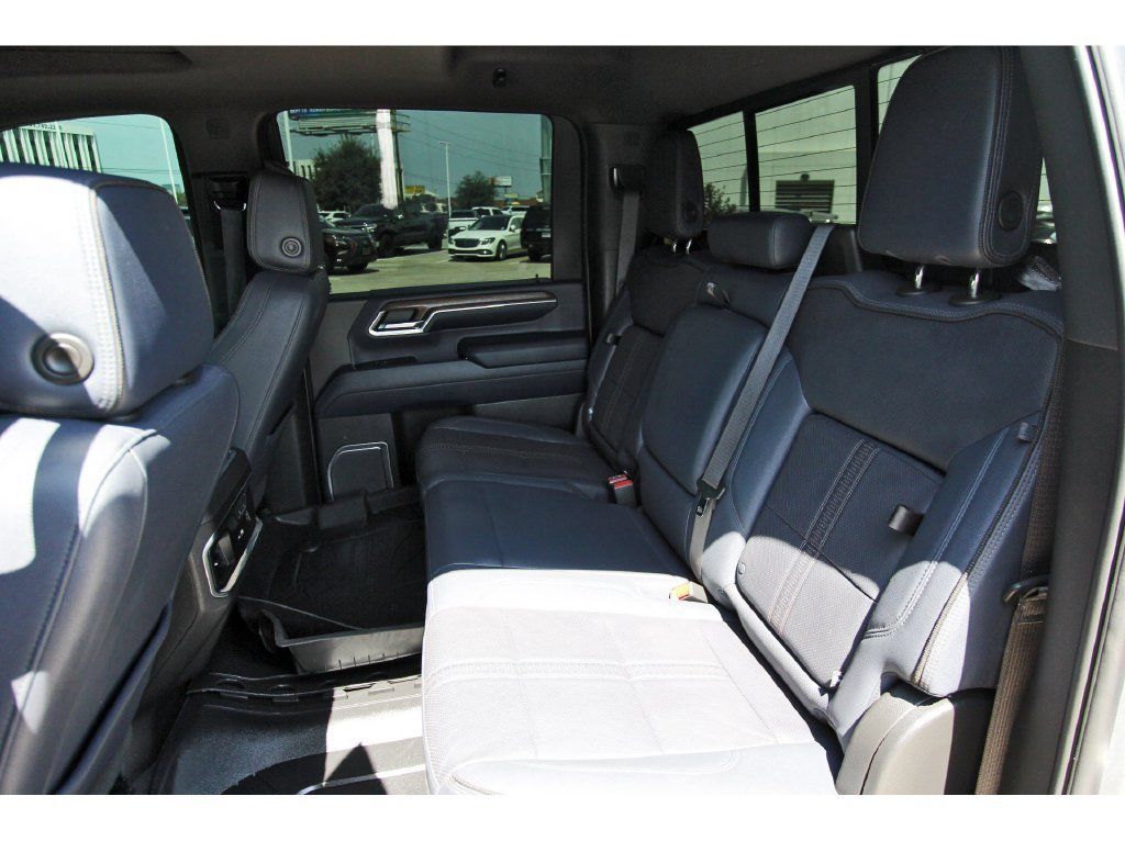 Used 2024 Chevrolet Silverado 2500 High Country AWD/4WD image 14