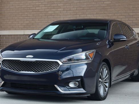 Used 2017 Kia Cadenza Premium FWD image 6