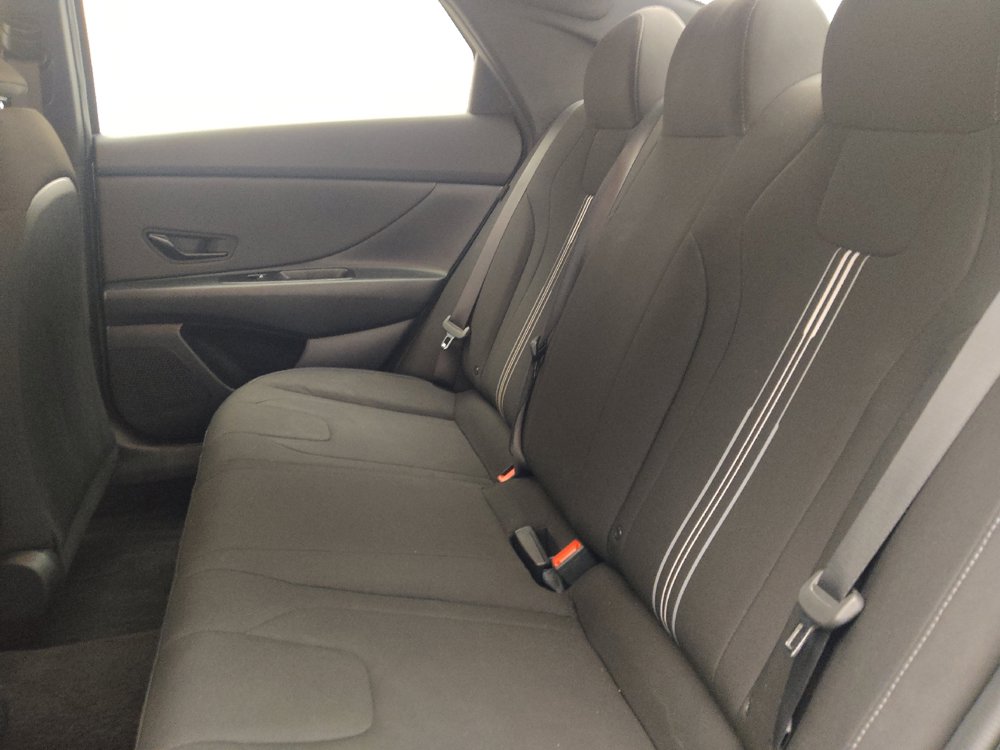 Used 2025 Hyundai Elantra Sport FWD image 18
