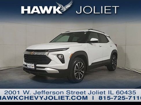 Used 2025 Chevrolet TrailBlazer LT AWD/4WD image 9