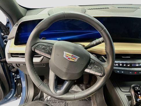Used 2025 Cadillac XT4 Premium Luxury w/ Technology Package AWD/4WD image 11