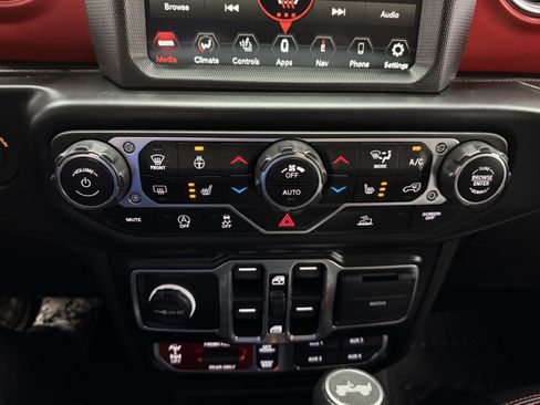 Used 2021 Jeep Wrangler Unlimited Rubicon w/ Uconnect 4C Nav & Sound Group AWD/4WD image 18