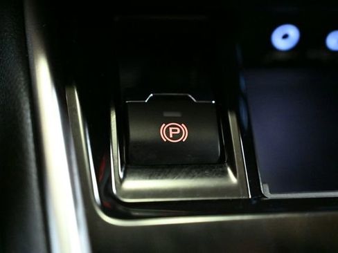 Certified 2025 Subaru Outback Limited w/ Popular Package #2 image 31