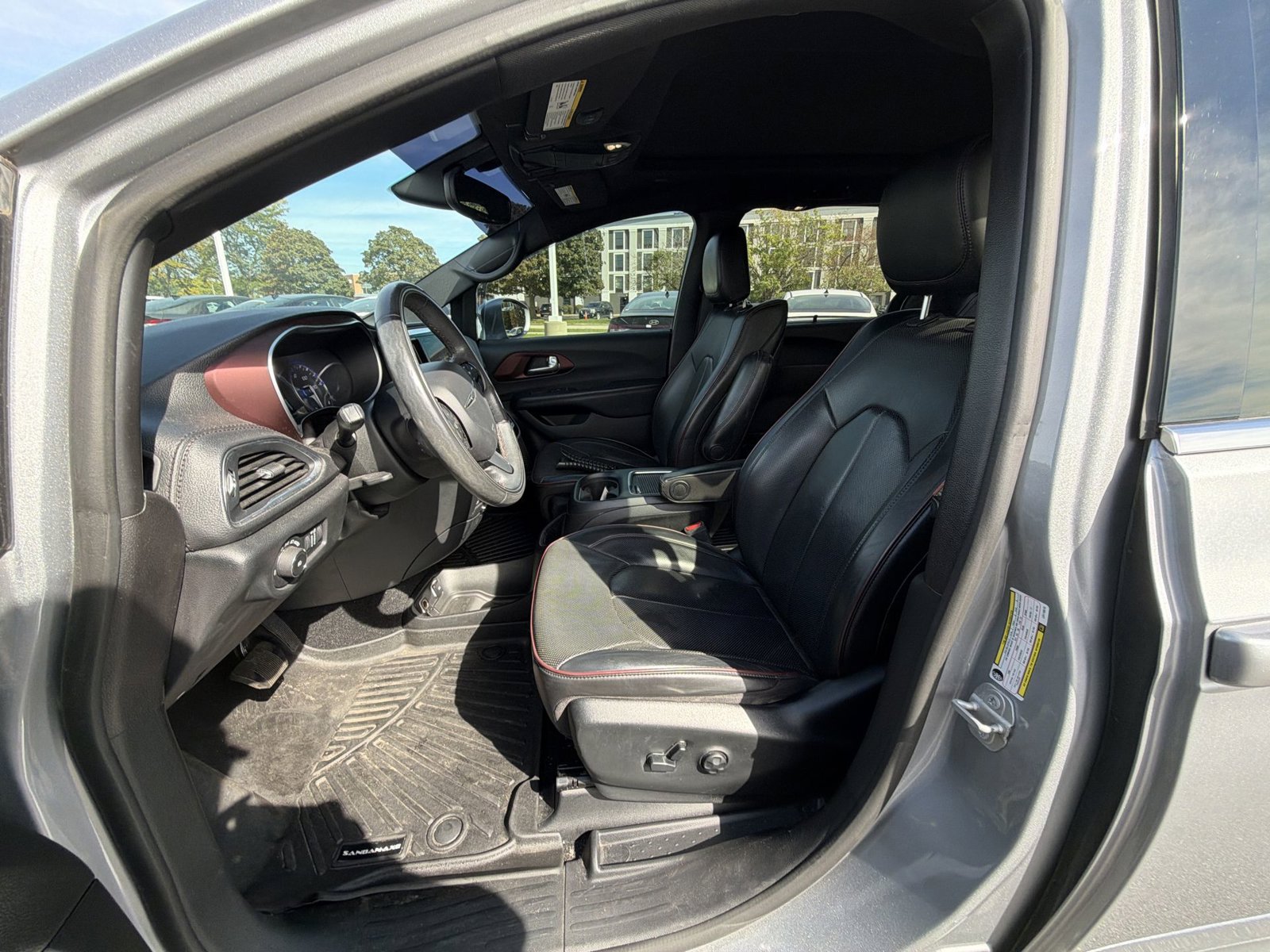 Used 2020 Chrysler Pacifica Limited FWD image 12