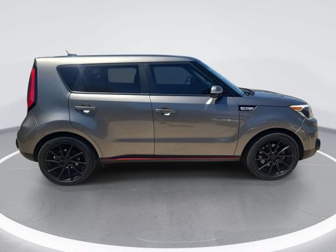 Used 2018 Kia Soul ! FWD image 9