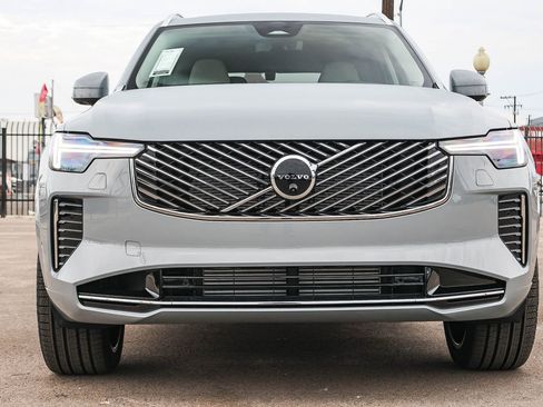 New 2026 Volvo XC90 T8 Ultra image 2