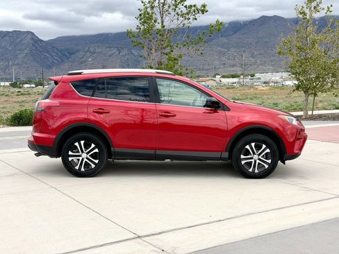 Used 2016 Toyota RAV4 LE AWD/4WD image 4