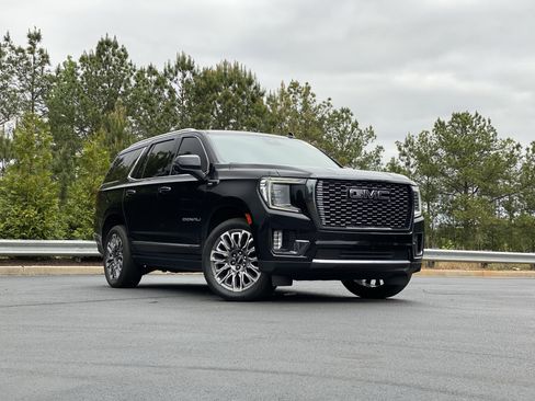Used 2023 GMC Yukon Denali Ultimate AWD/4WD image 2