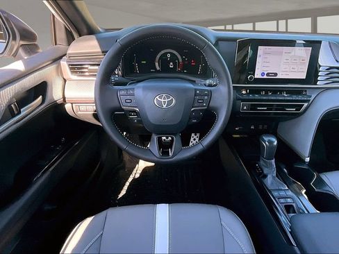 Used 2025 Toyota Camry SE w/ Convenience Package FWD image 8