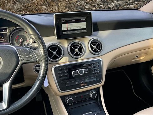 Used 2015 Mercedes-Benz GLA 250 image 6