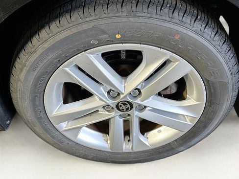 Used 2020 Toyota Corolla SE FWD image 11